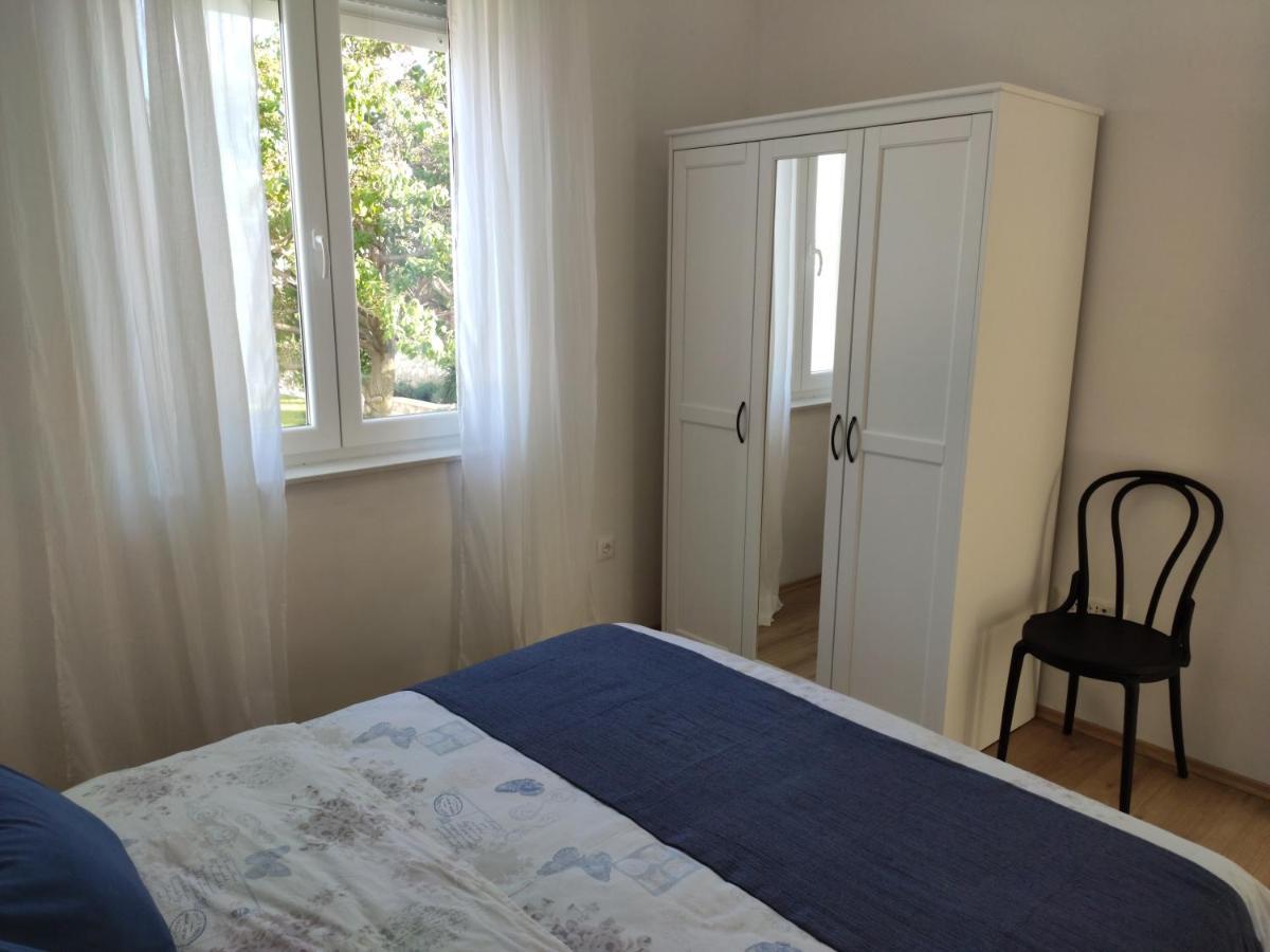 Apartmani Sara 2 Betina  Εξωτερικό φωτογραφία