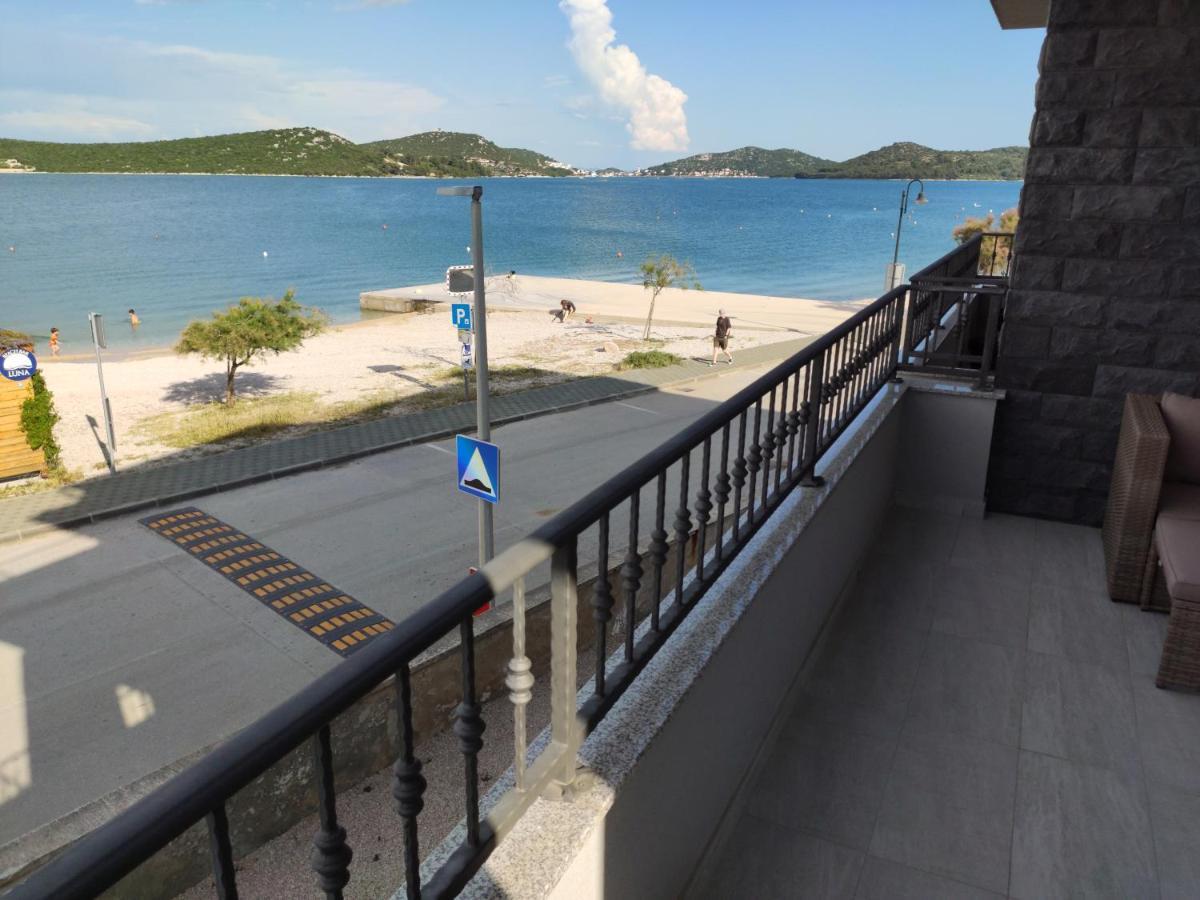 Apartmani Sara 2 Betina  Εξωτερικό φωτογραφία