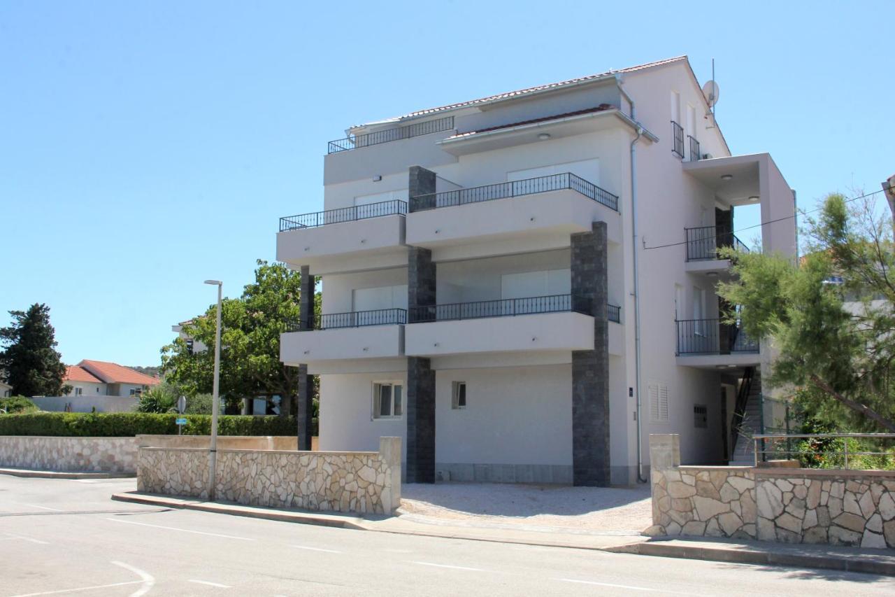 Apartmani Sara 2 Betina  Εξωτερικό φωτογραφία