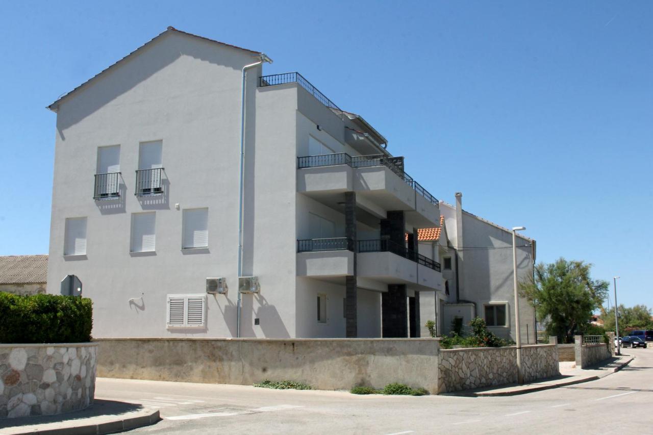 Apartmani Sara 2 Betina  Εξωτερικό φωτογραφία
